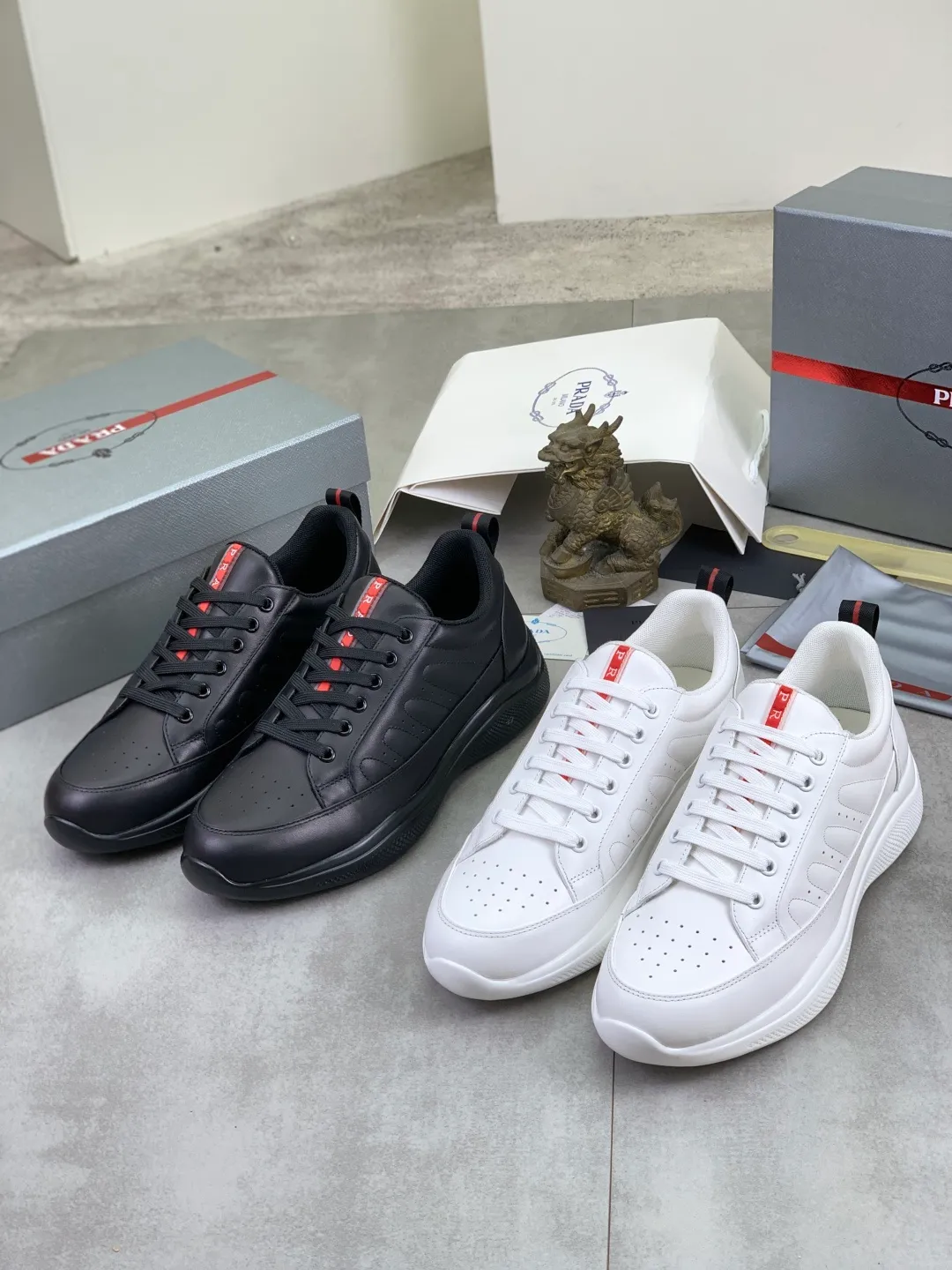 Men's men's shoes P560💰 [Real Price] Popular models are on the official website, 🆘 Trendy brand (Prada) mainly promotes popular models, avant-garde and versatile fashionable men's shoes private version mold opening, cowhide surface splicing 1:1.. Stylish and simple, original imported cowhide lining cowhide feet; the atmosphere and personality are more fashionable, eye-catching and pursuing class. It will subvert the old ideas and be a must-have for fashionistas who want to spend time with you! Must keep it! Tall and comfortable, large and low, high-end quality workmanship. Code number: 38-45 2️⃣optional.